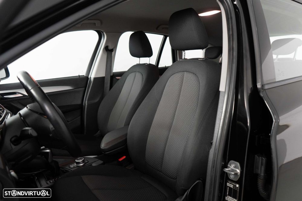 BMW X1 25 e xDrive Corporate Edition - 8