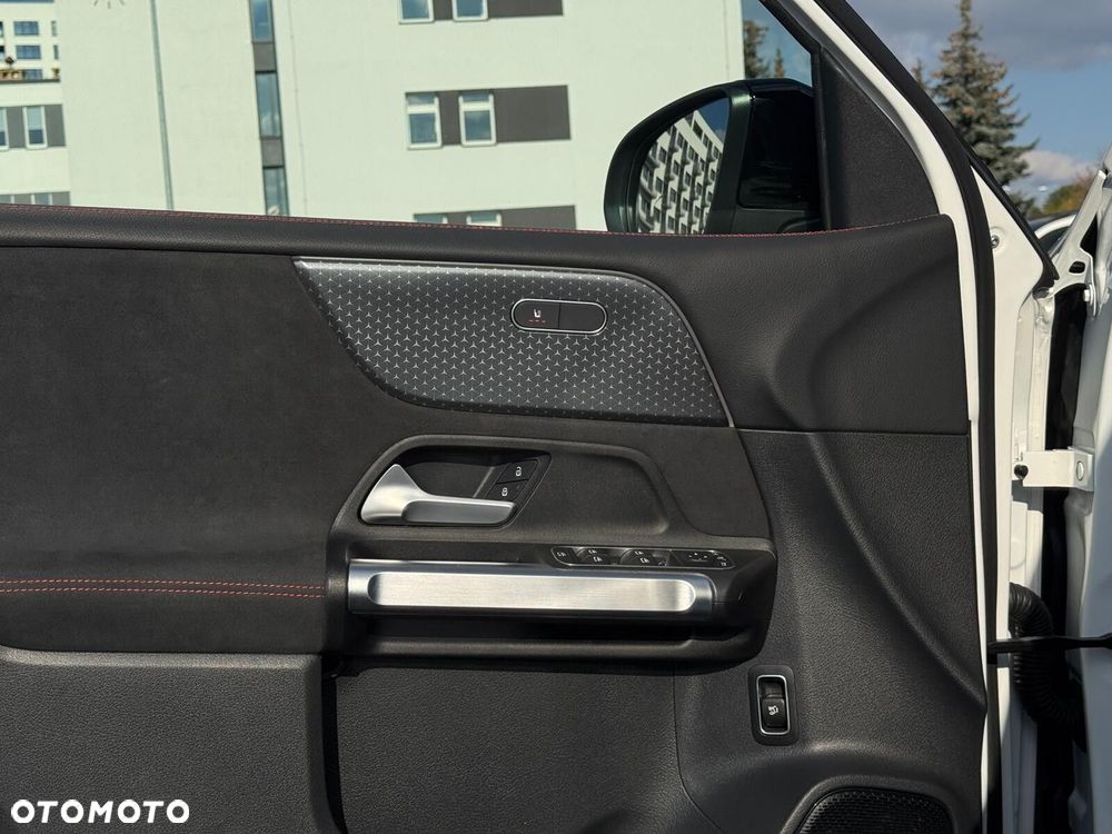 Mercedes-Benz GLB 200 AMG Line 7G-DCT - 14