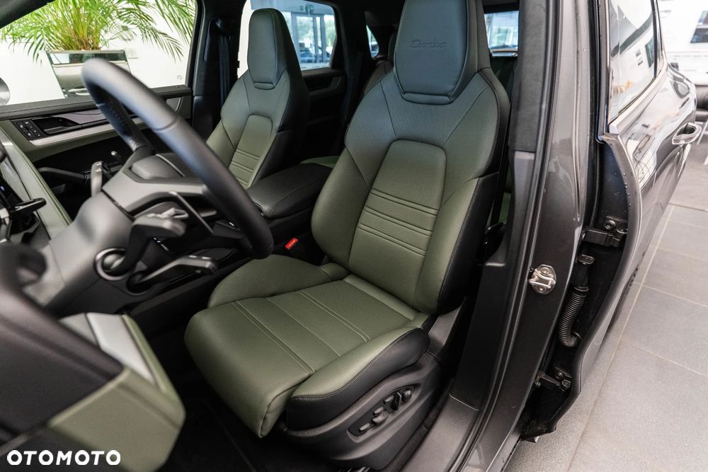 Porsche Cayenne Turbo E-Hybrid PHEV - 10