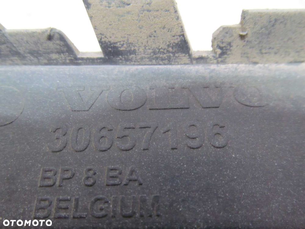 VOLVO C30 06-10 KRATKA ATRAPA HALOGENU ZDERZAKA PRAWA 30657196 - 8