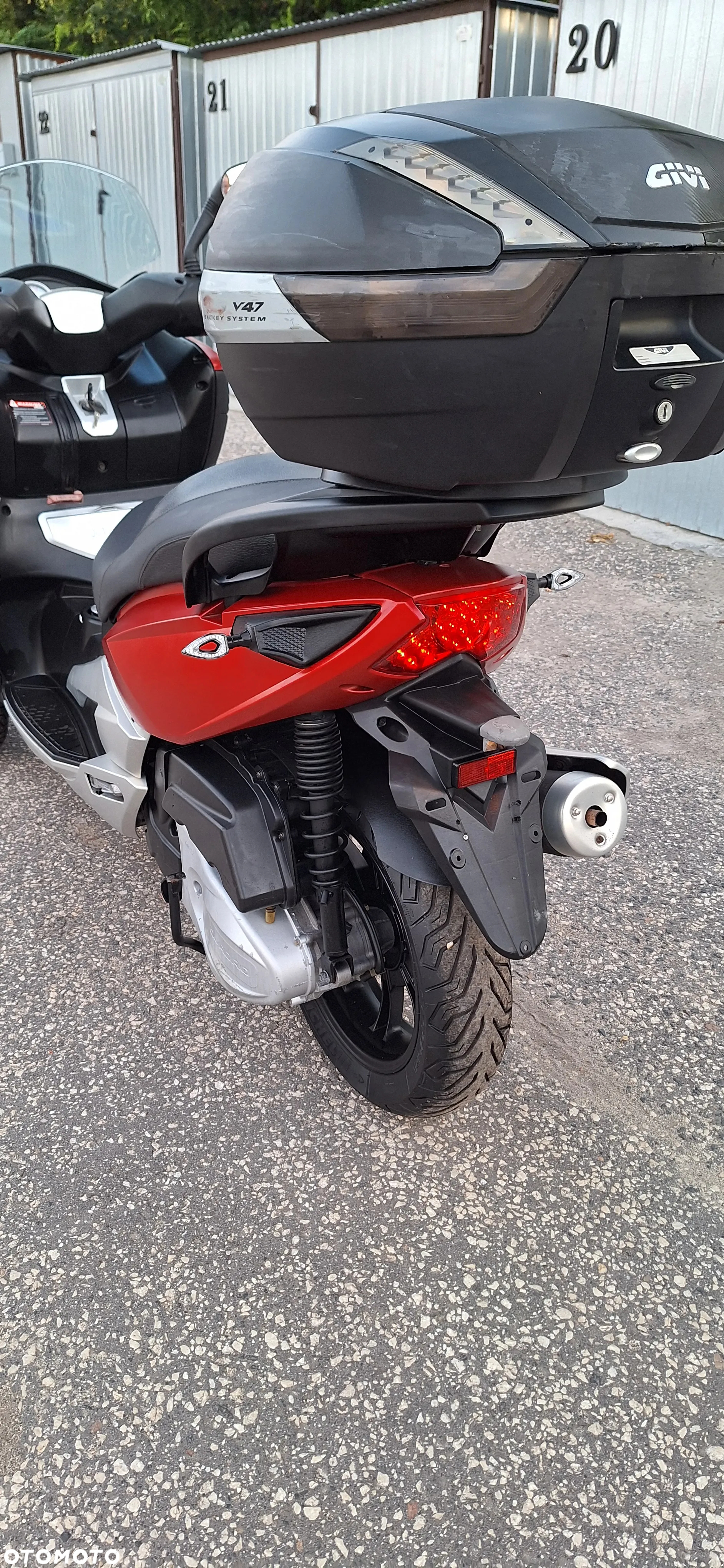 Piaggio MP-3 - 8