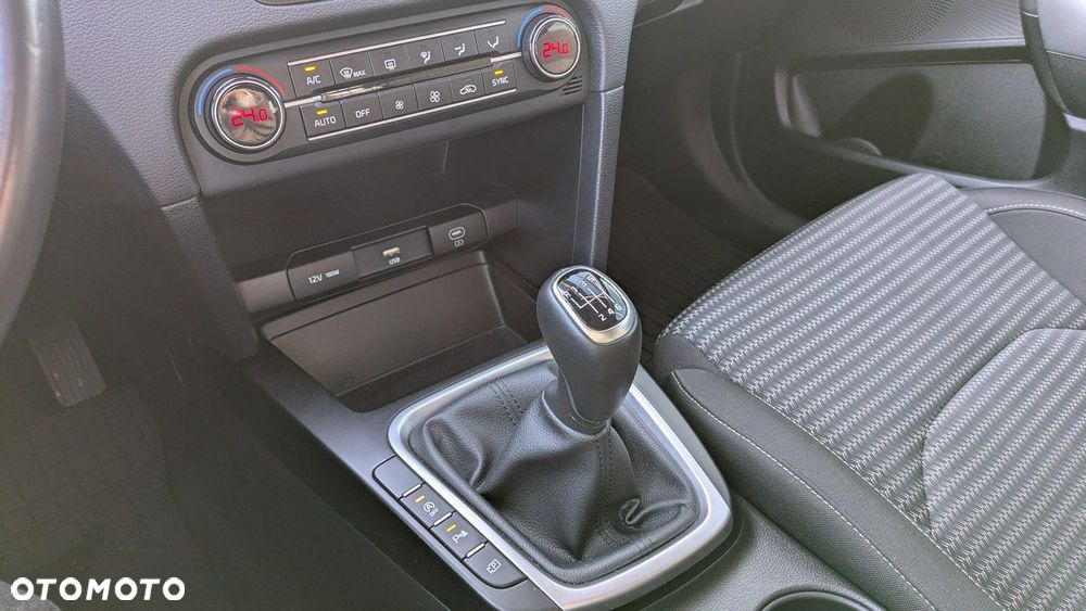 Kia Ceed 1.5 T-GDI M - 21