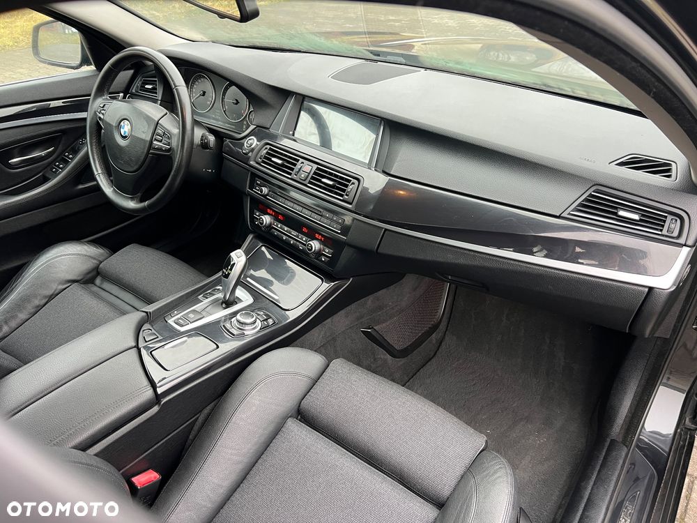 BMW Seria 5 520d - 33