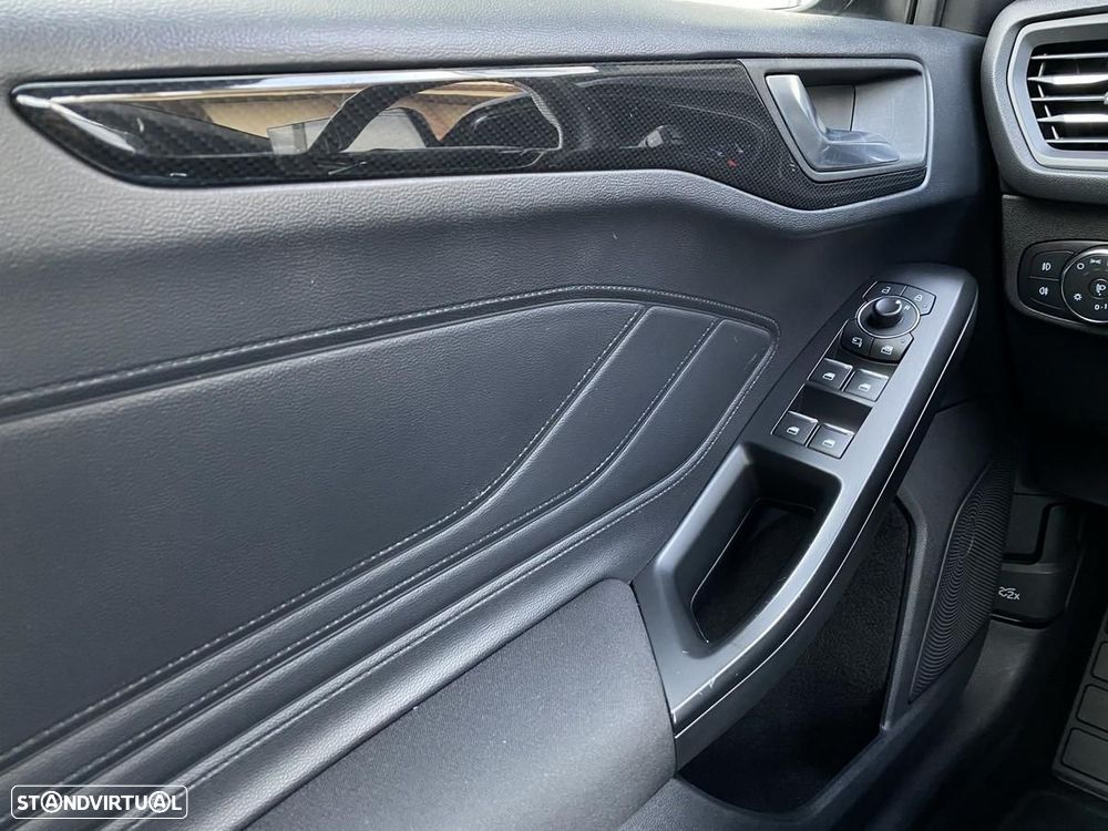 Ford Focus 1.0 EcoBoost MHEV ST-Line - 27