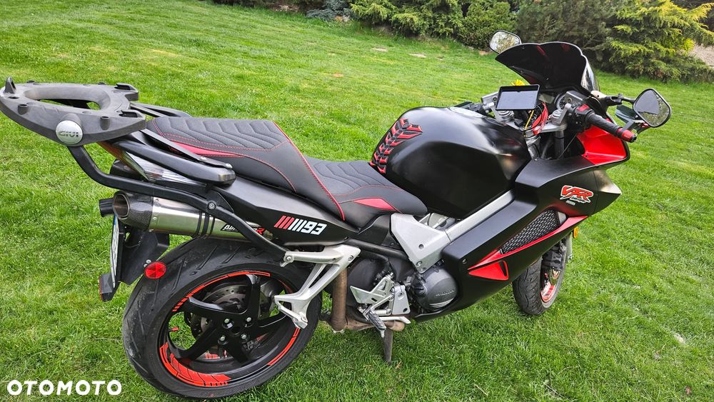 Honda VFR - 2