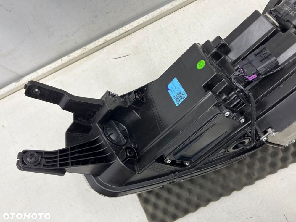 Lampa reflektor MG ZS lift 19r.- MG ZS EV lift 21r.- PRAWA przednia full LED prawy przód 11 pin - 12