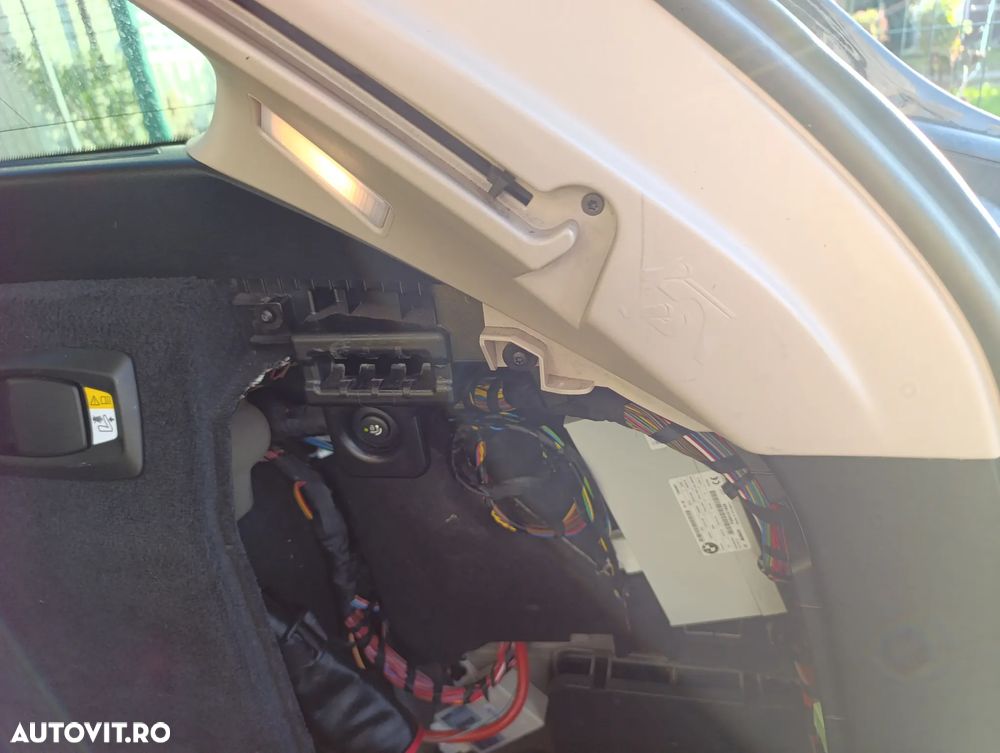 BMW Seria 5 520d Touring Aut. Luxury Line - 7