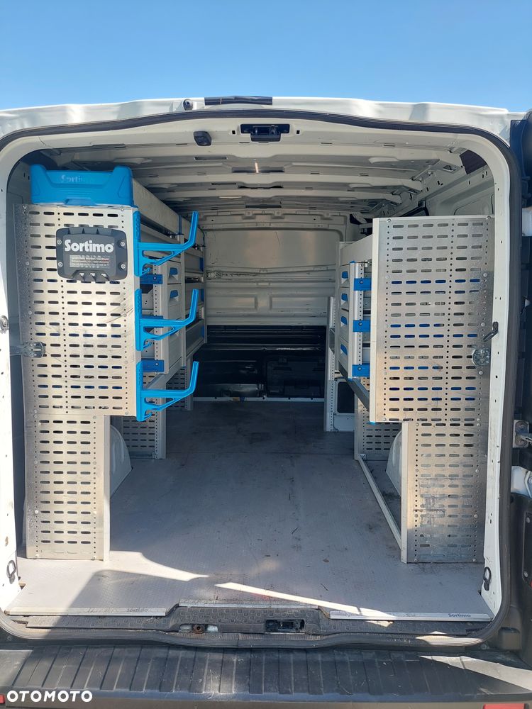 Renault Trafic warsztat - 18