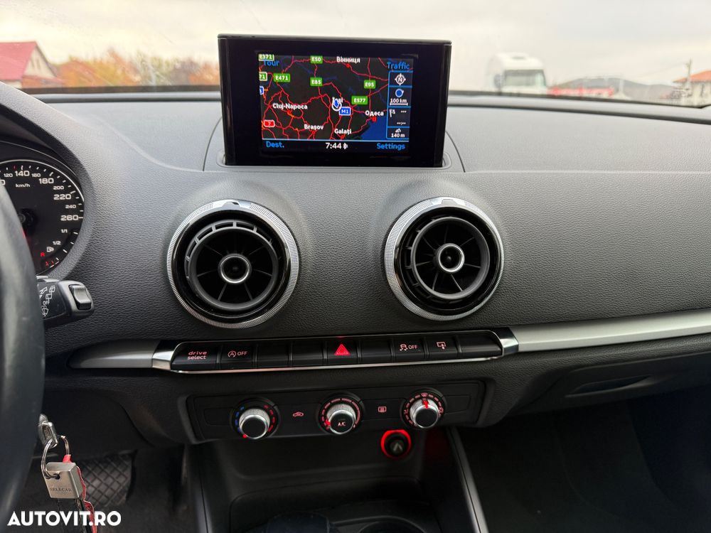 Audi A3 1.6 TDI (clean diesel) S tronic Ambition - 6