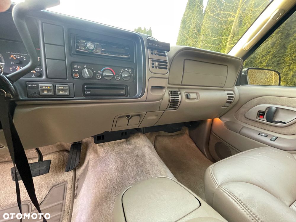 Chevrolet Suburban - 15