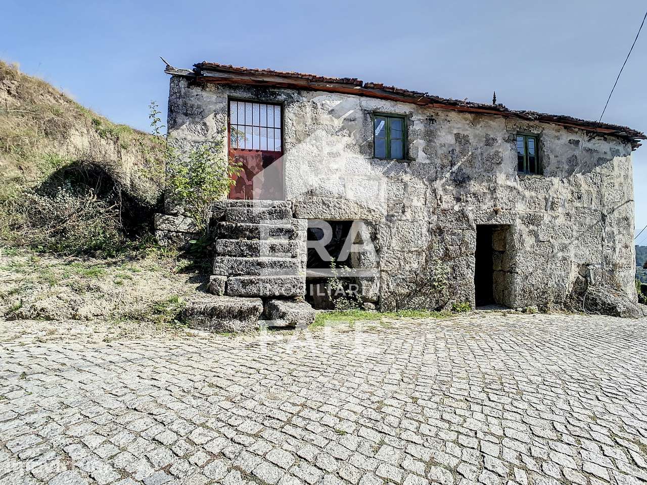 Duas moradias em pedra para restauro - Grande imagem: 3/23