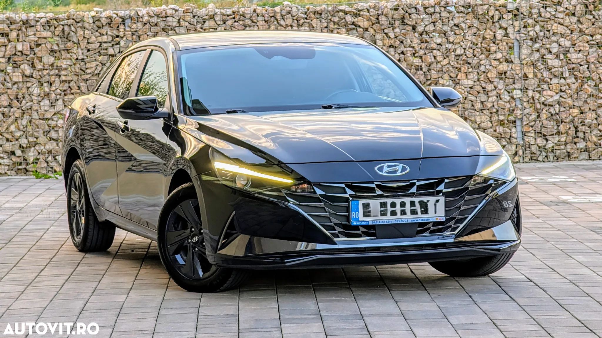 Hyundai Elantra - 1
