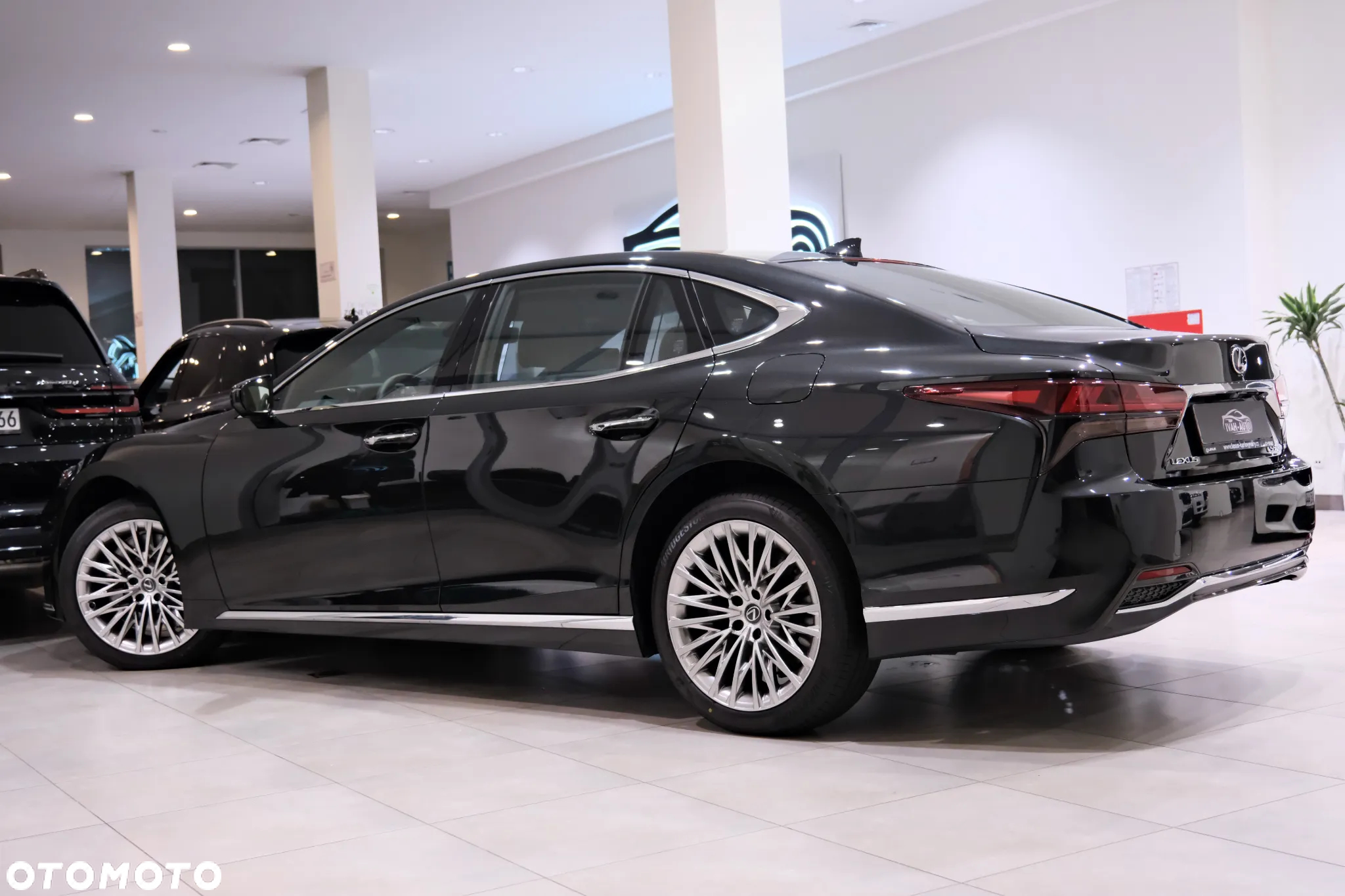 Lexus LS - 10