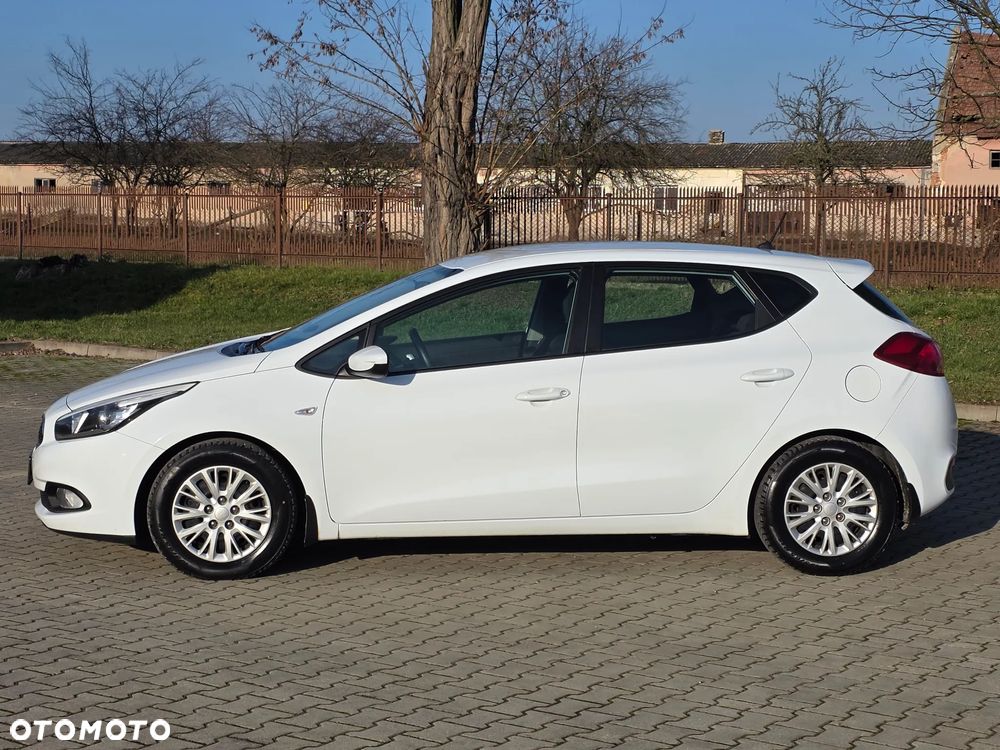 Kia Ceed 1.4 CVVT Fifa World Cup Edition - 3