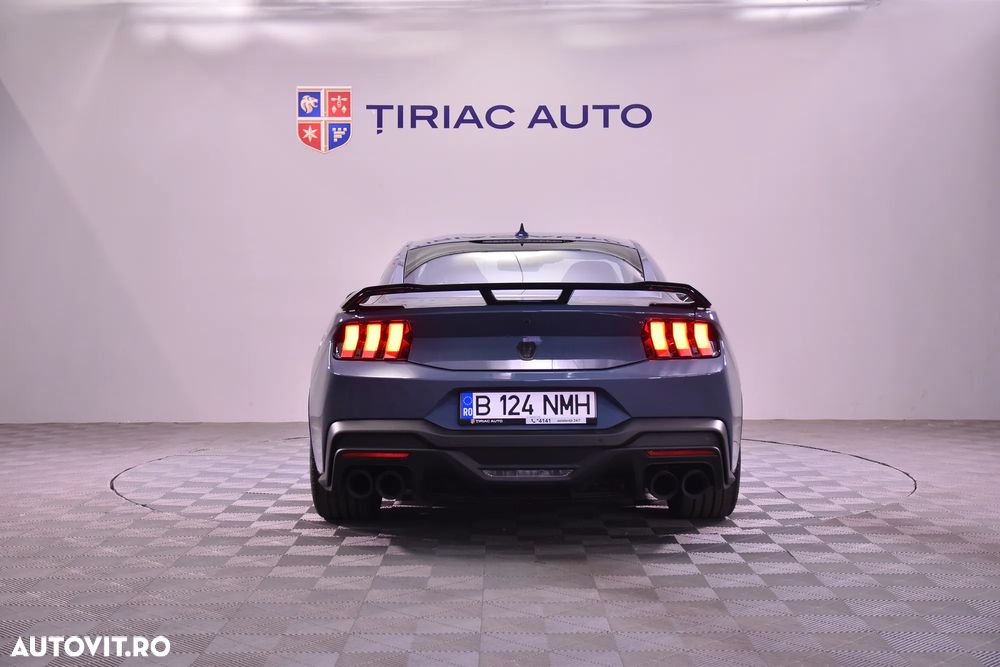 Ford Mustang - 4