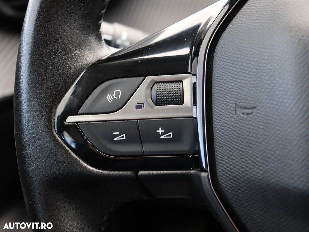 Peugeot 2008 1.2 L PureTech STT Active - 16