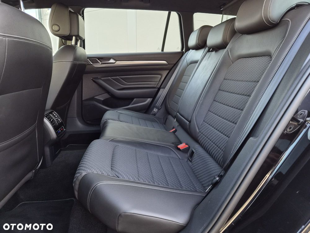 Volkswagen Passat - 12