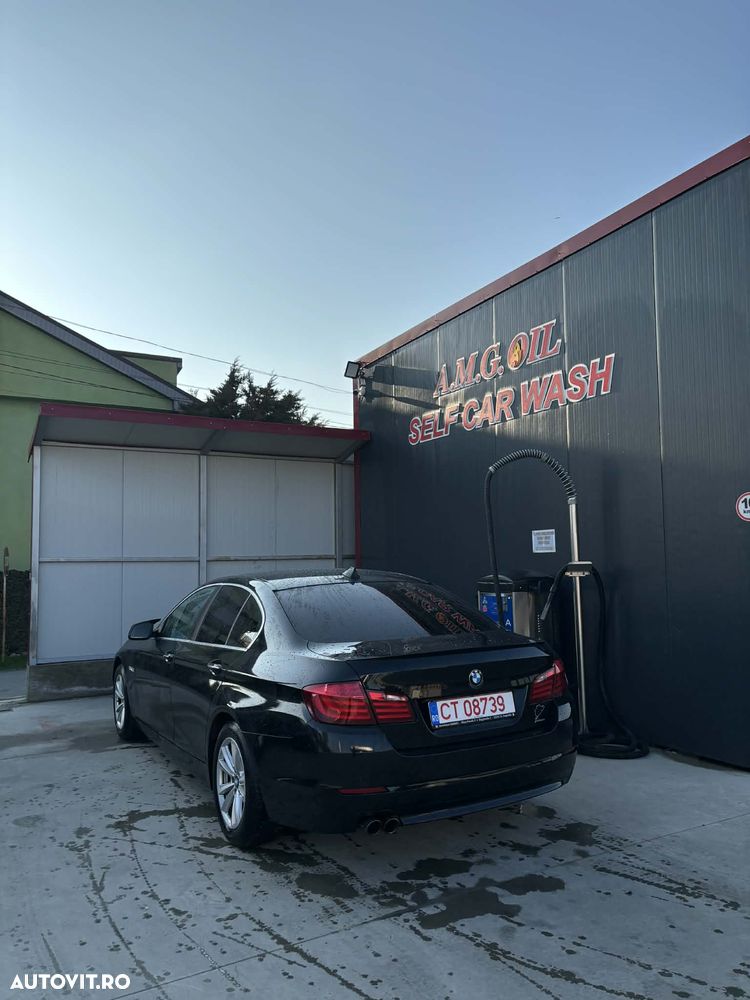 BMW Seria 5 520d Aut. Luxury Line - 2