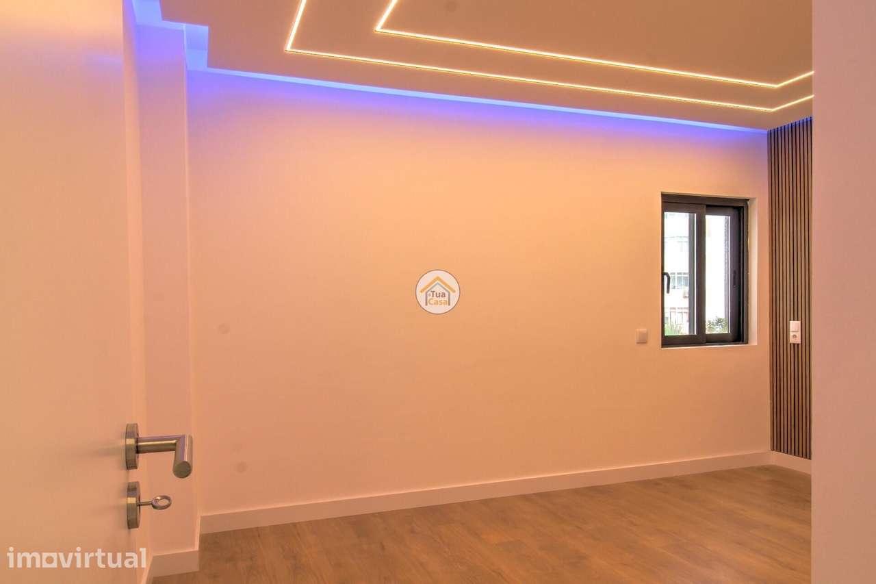 T2 de Luxo Totalmente Remodelado – A 50 metros da Praia de Quarteira! - Grande imagem: 4/35