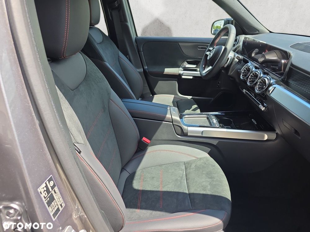 Mercedes-Benz GLB - 16