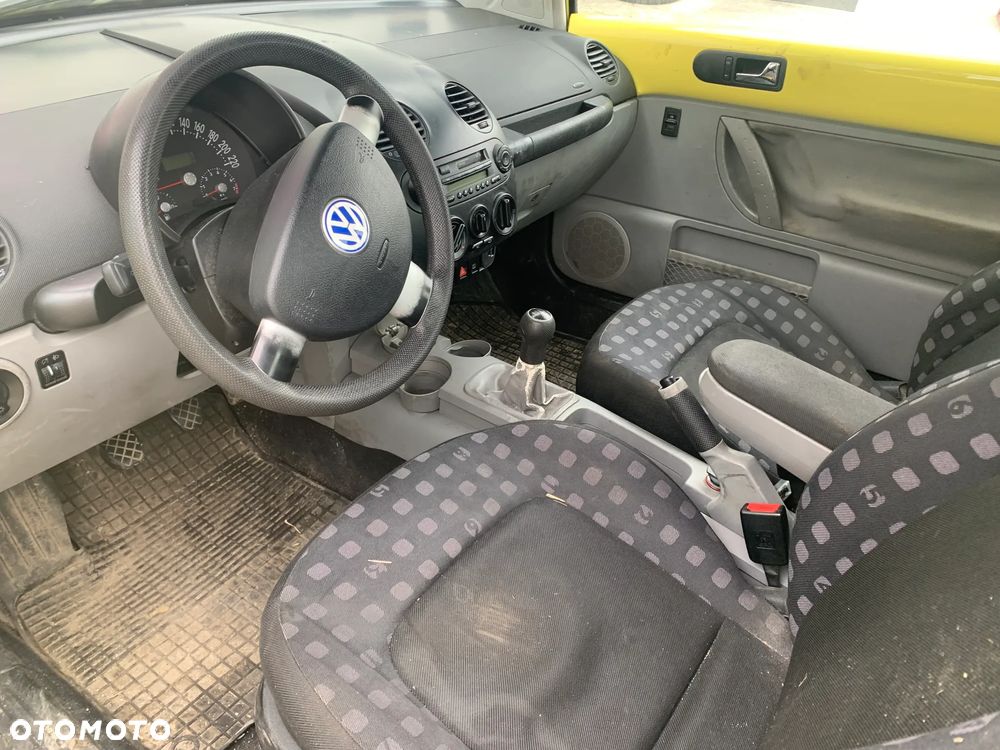 VOLKSWAGEN NEW BEETLE 1999 *SAMOCHÓD NA CZĘŚCI* 4452 MASKA, LAMPA, DRZWI, LUSTERKO, ZDERZAK, GRILL, BŁOTNIK, KLAPA, BELKA, DESKA, FOTELE, KANAPA, ĆWIARTKA KIEROWNICA, TARCZE, ZACISKI, ZAWIESZENIE, KOMPLETNY PRZÓD, KOMPLETNY TYŁ, LICZNIK, ZEGARY, PRAWE LEWE PRZÓD TYŁ - 5