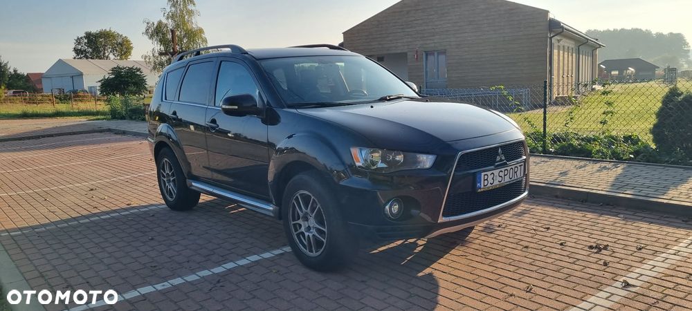 Mitsubishi Outlander - 1