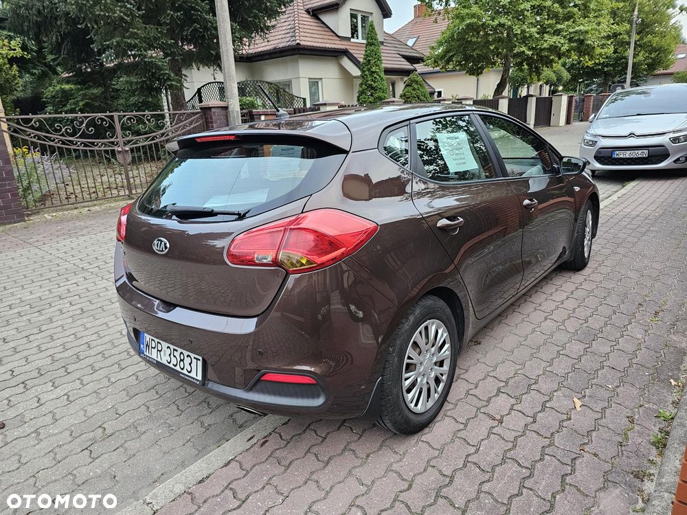 Kia Ceed - 11