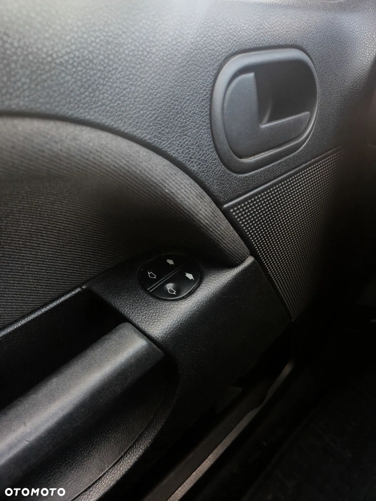 Ford Fiesta 1.3 Ambiente - 12