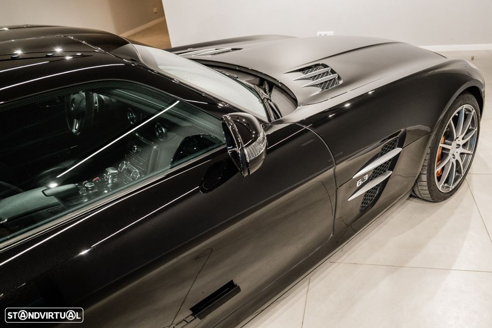 Mercedes-Benz SLS 63 AMG - 22