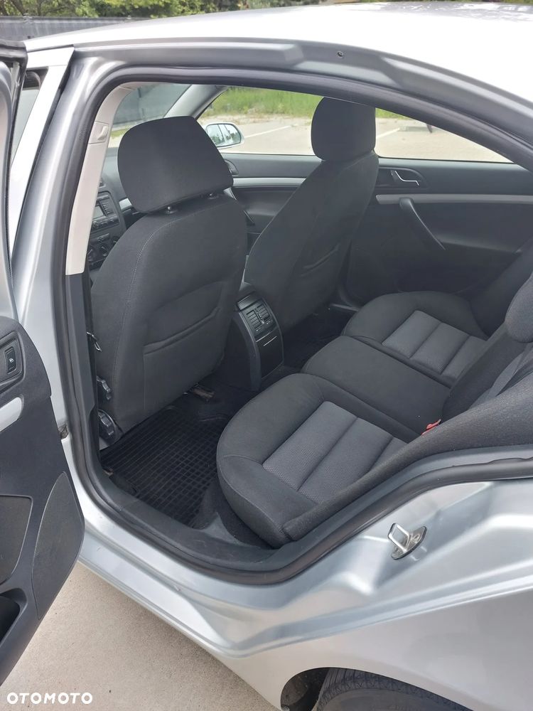 Skoda Octavia 1.6 Ambiente - 6