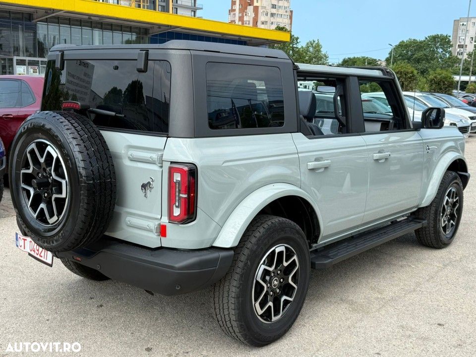 Ford Bronco - 7