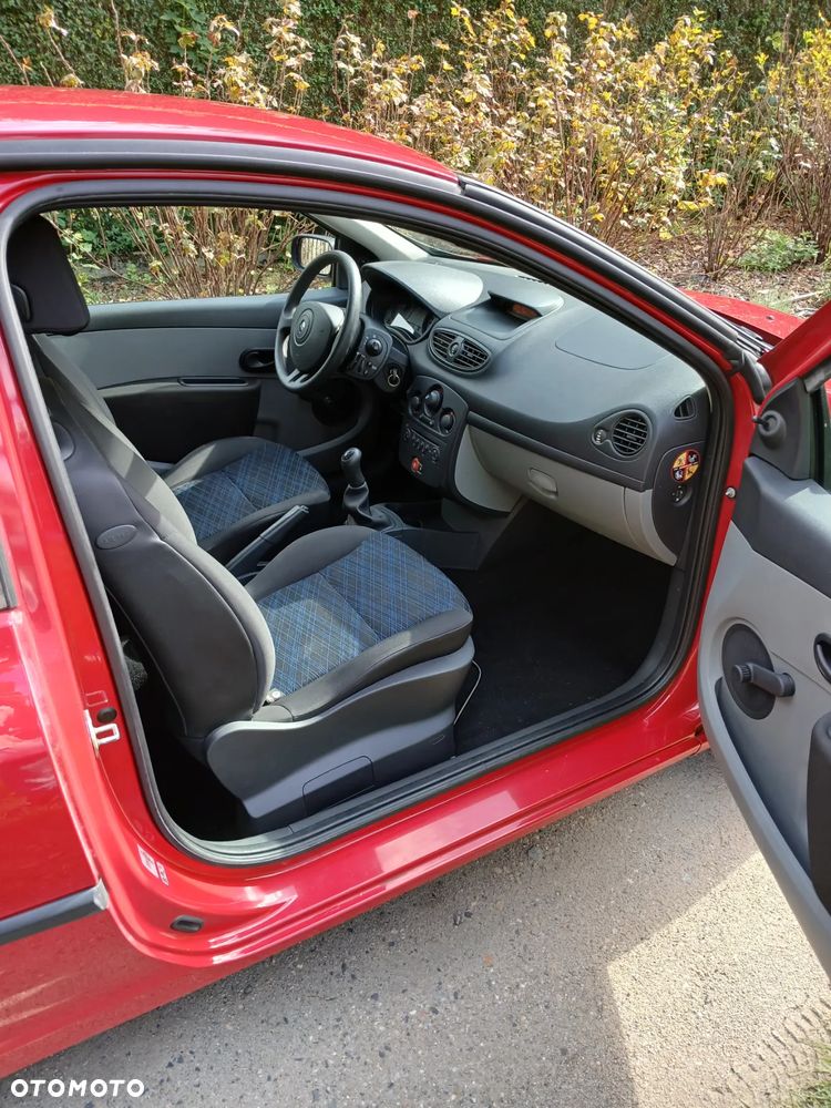 Renault Clio - 10
