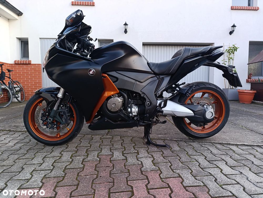 Honda VFR - 4