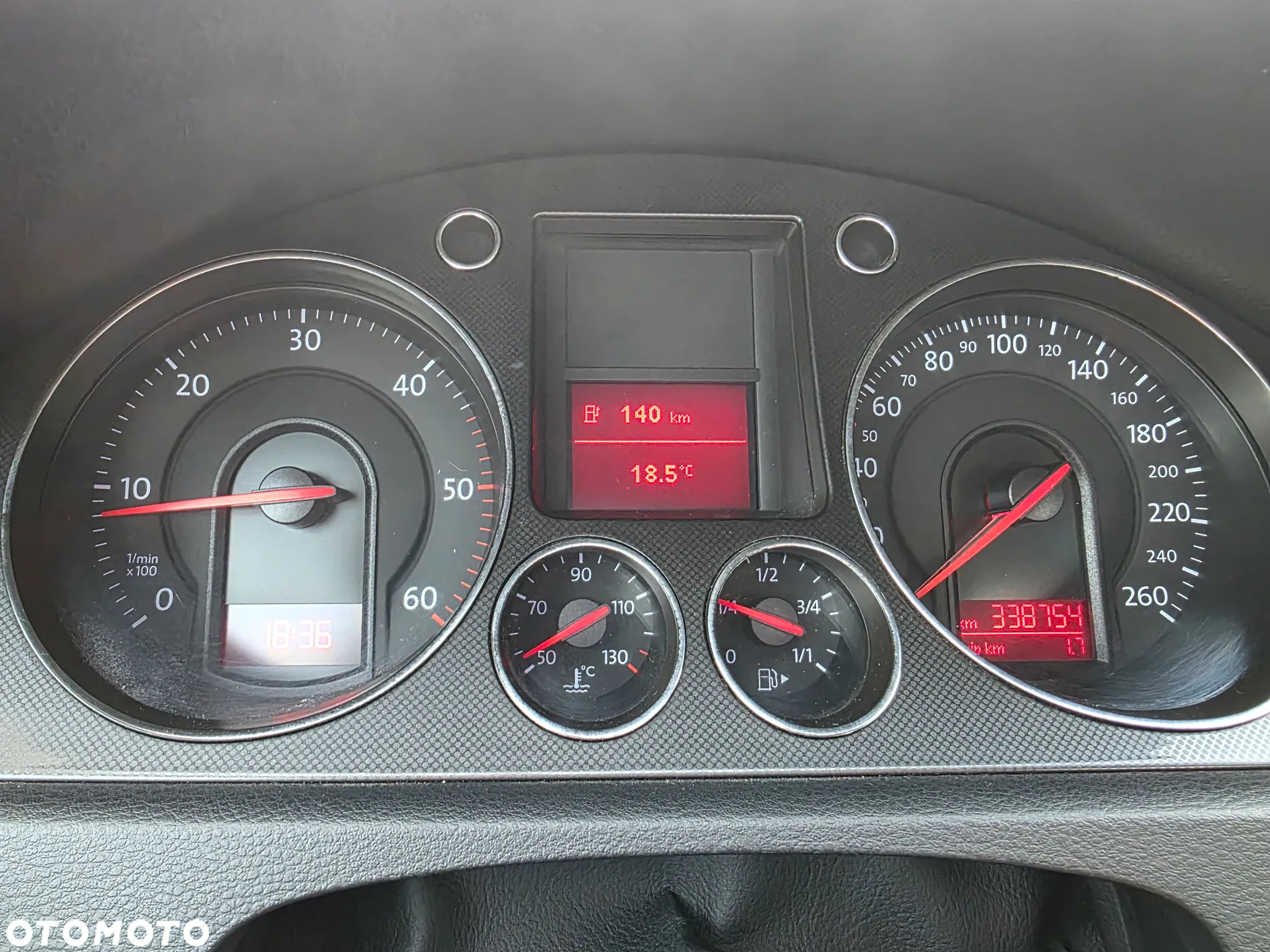 Volkswagen Passat 2.0 TDI DPF Highline - 13