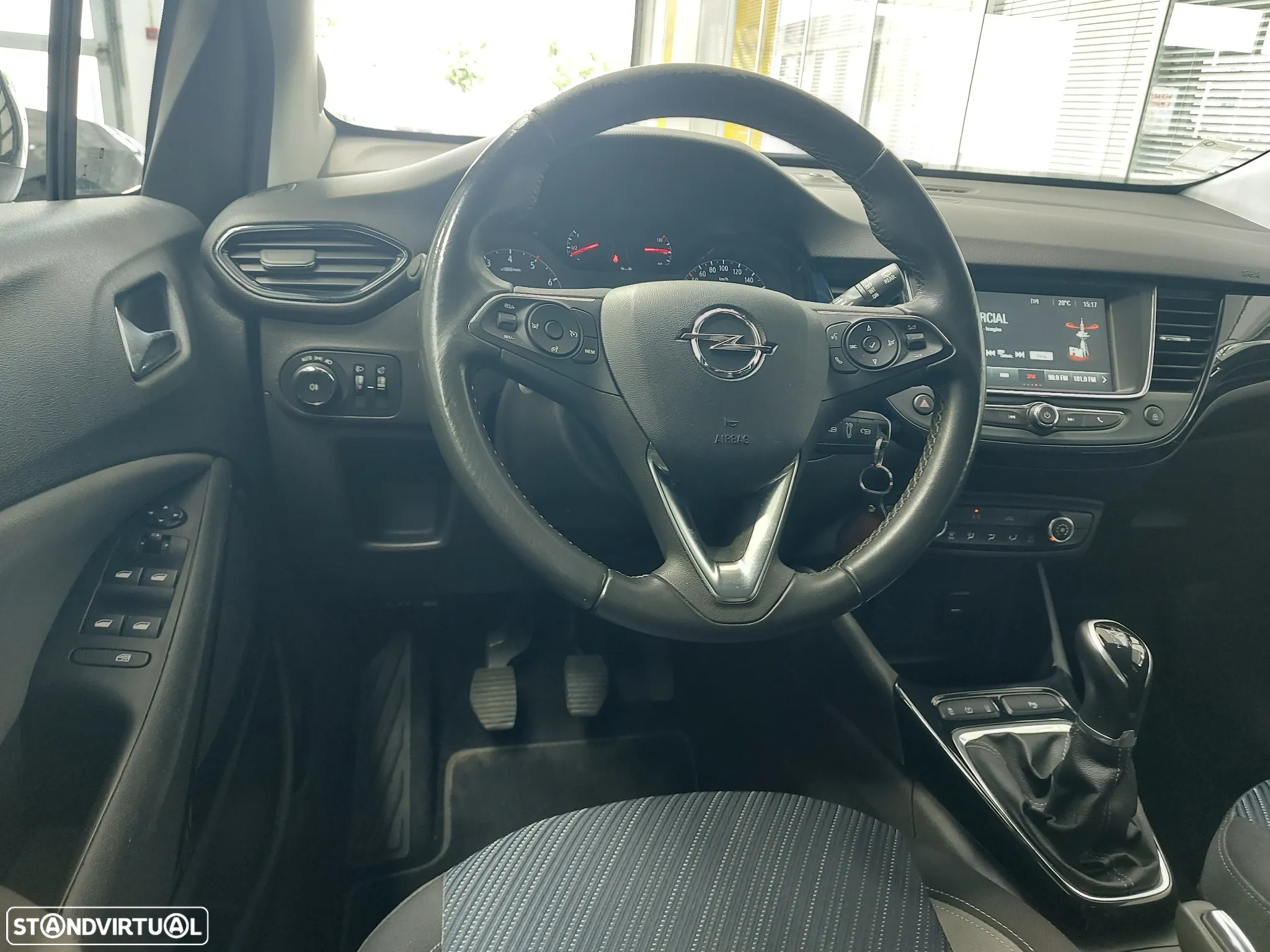 Opel Crossland X 1.2 120 Anos - 28