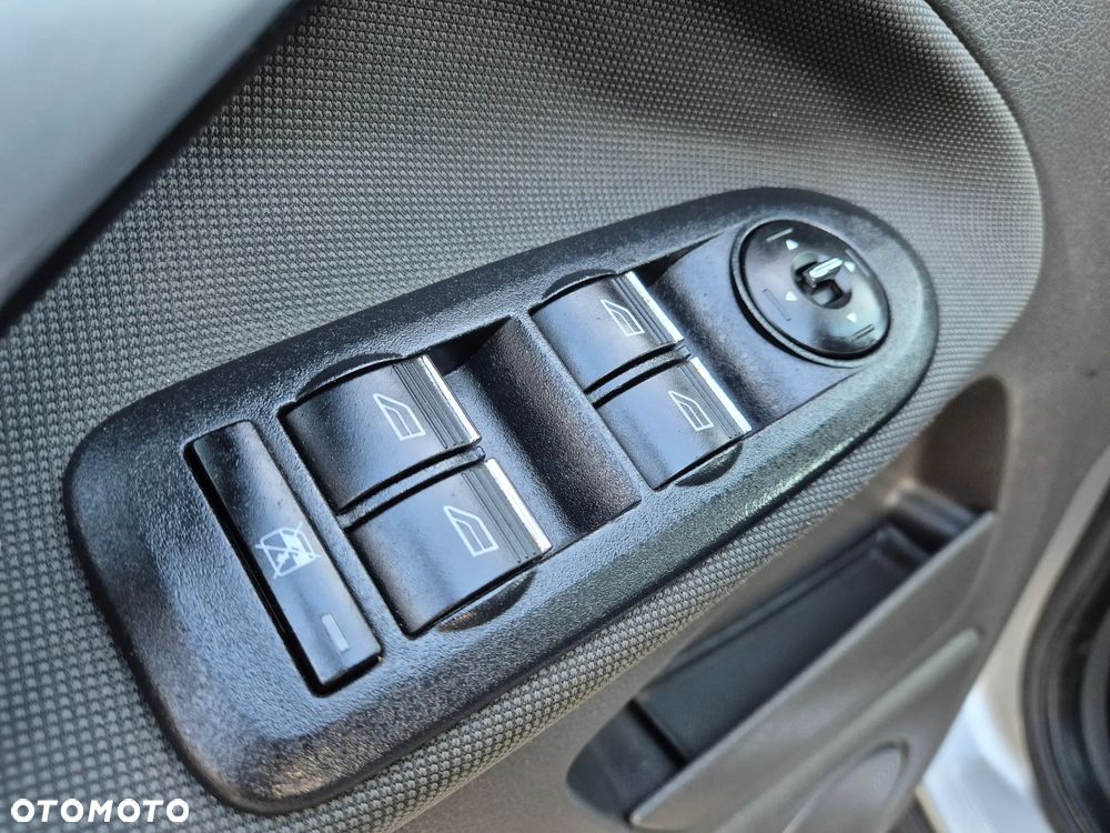 Ford Kuga 2.0 TDCi 2x4 Titanium - 9