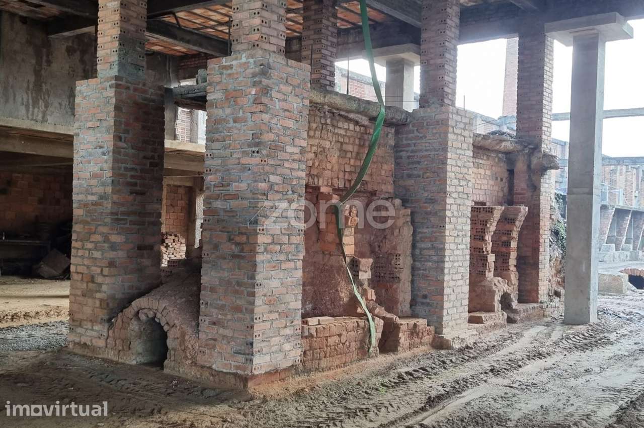 Antiga Fábrica Industrial "A Telheira de Chaves" com 25.000 m² - Grande imagem: 4/39