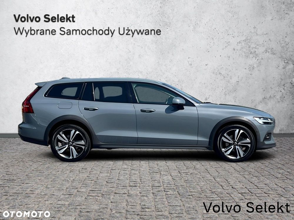Volvo V60 Cross Country - 8