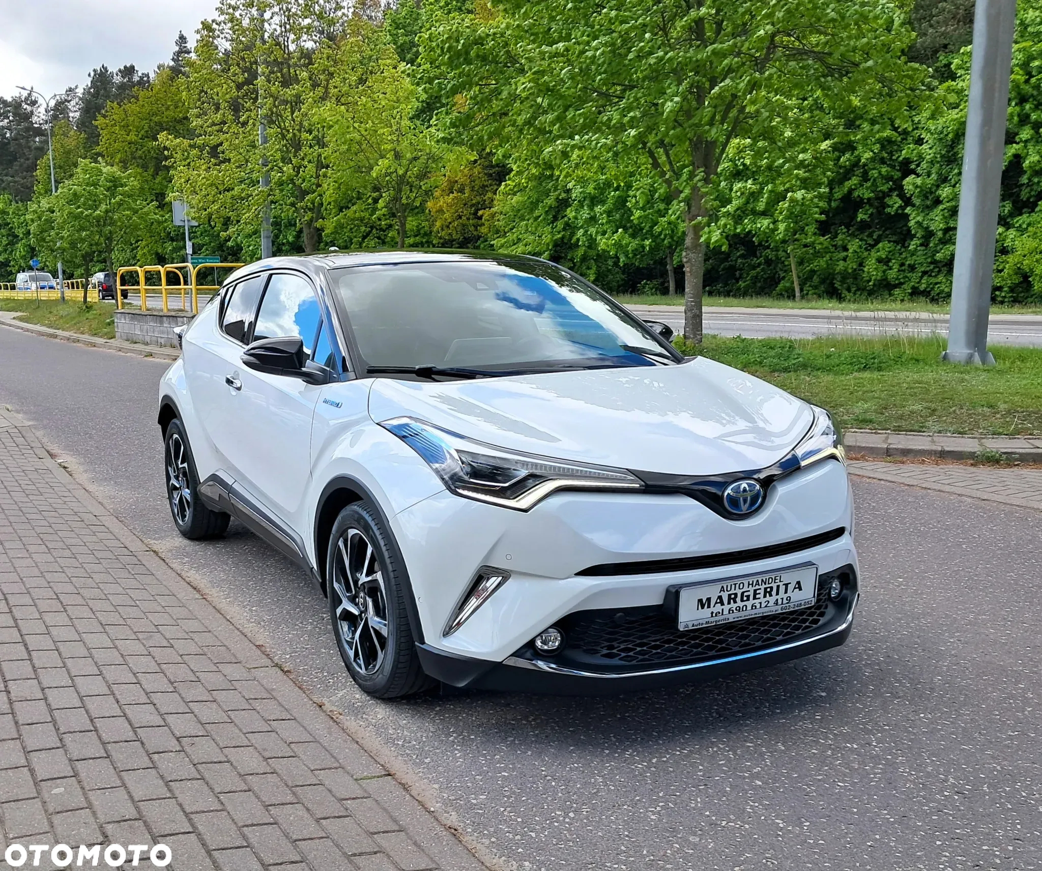 Toyota C-HR 1.8 Hybrid Neon Lime powered by JBL - 7