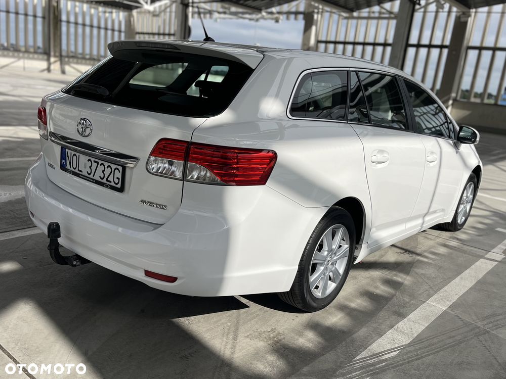 Toyota Avensis 1.6 Comfort - 12