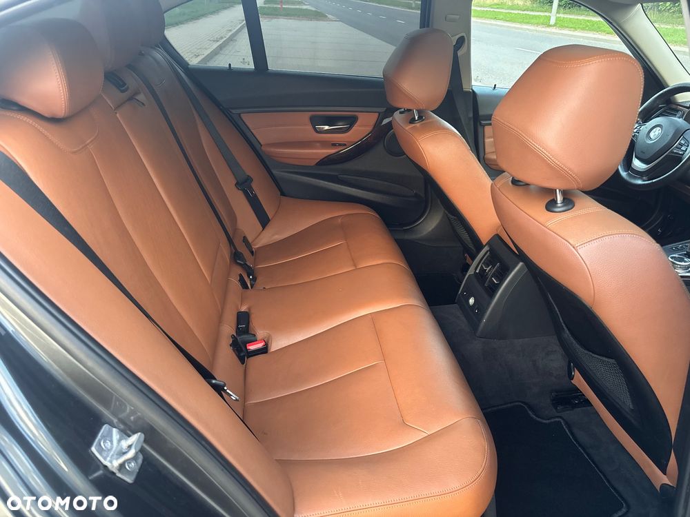 BMW Seria 3 335i xDrive Luxury Line - 7