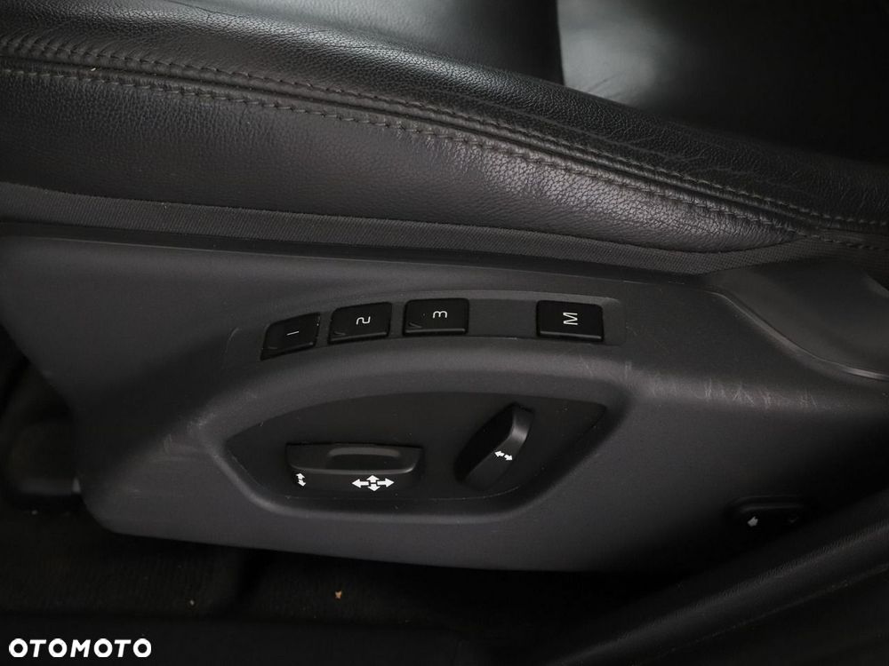 Volvo V60 D2 Summum - 34