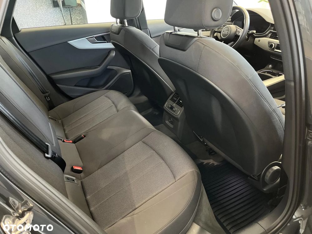 Audi A4 Limousine - 11