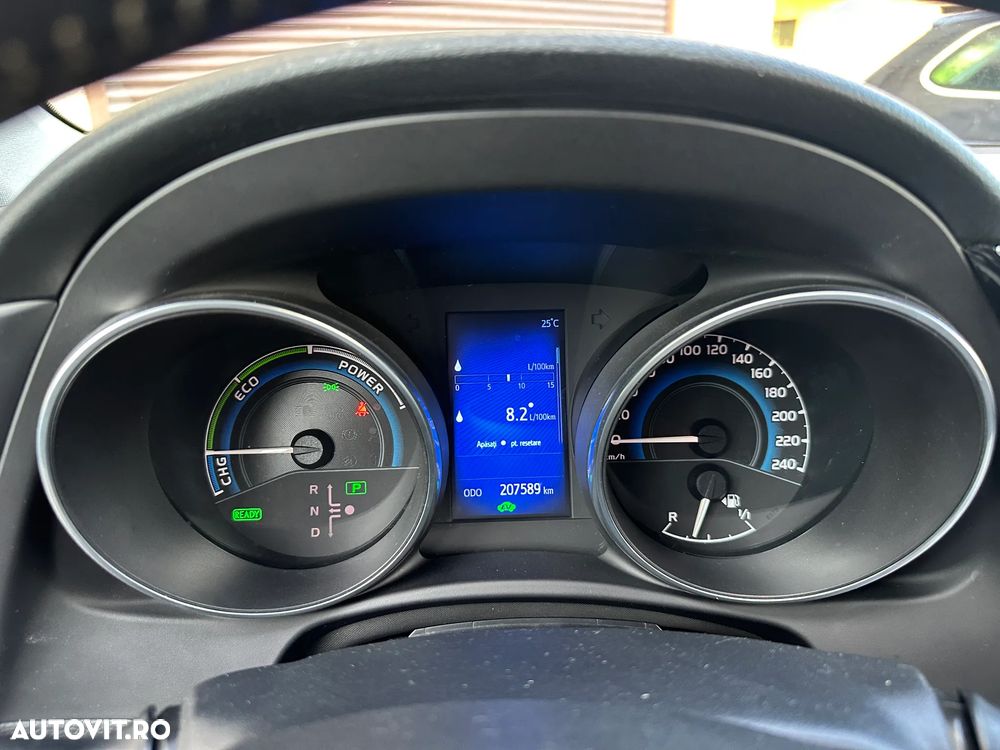 Toyota Auris 1.8 L VVT-i HSD Sol + - 12