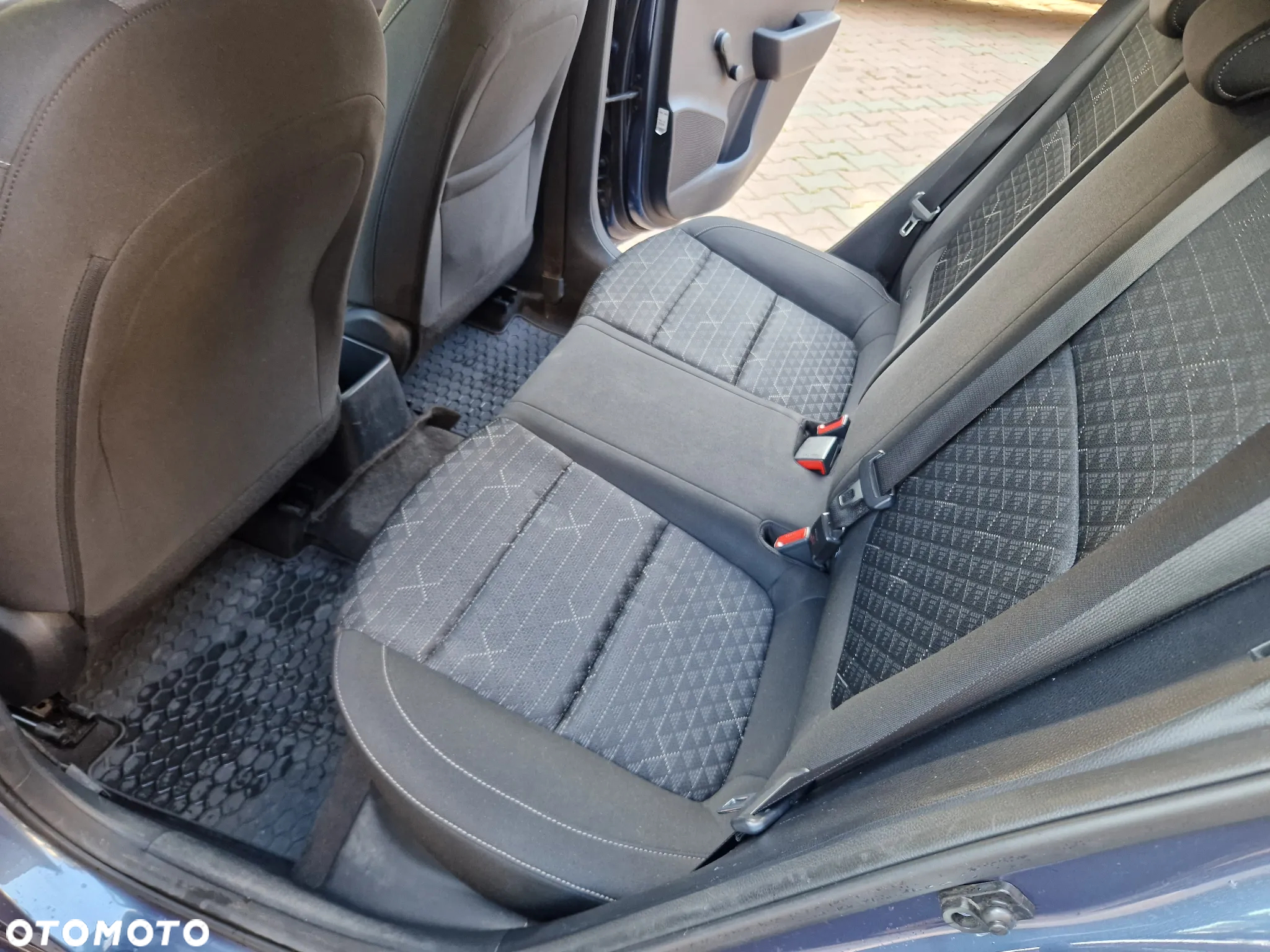 Kia Rio 1.2 L - 16