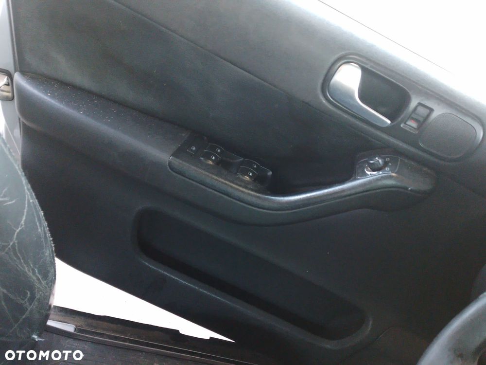 AUDI A3 8L1 96-03 1.6 BFQ  ZDERZAK TYŁ TYLNY  LY7W - 27