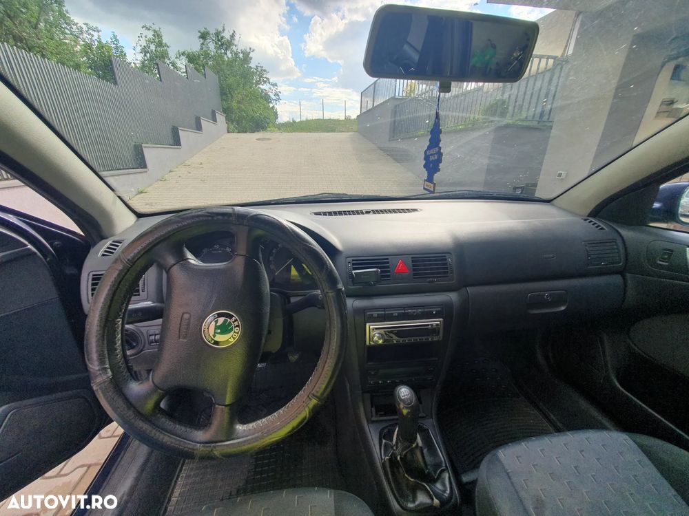 Skoda Octavia 1.6 Ambiente - 4