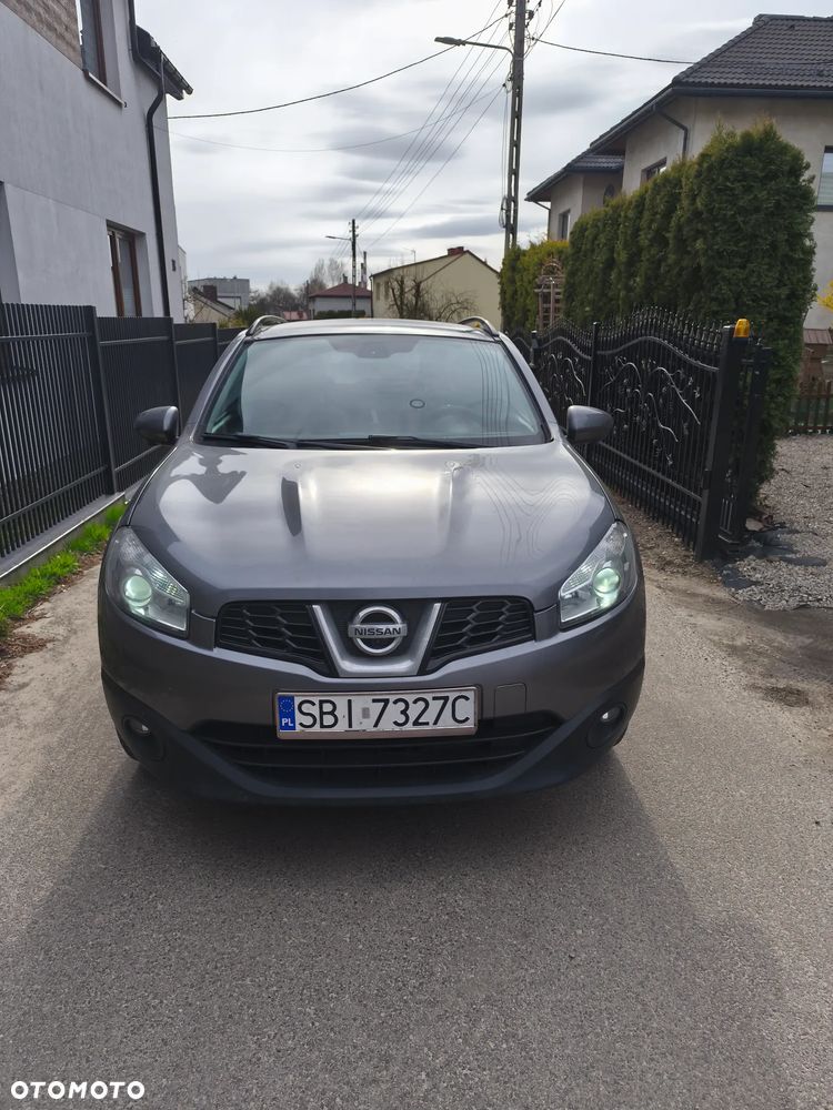 Nissan Rogue - 1