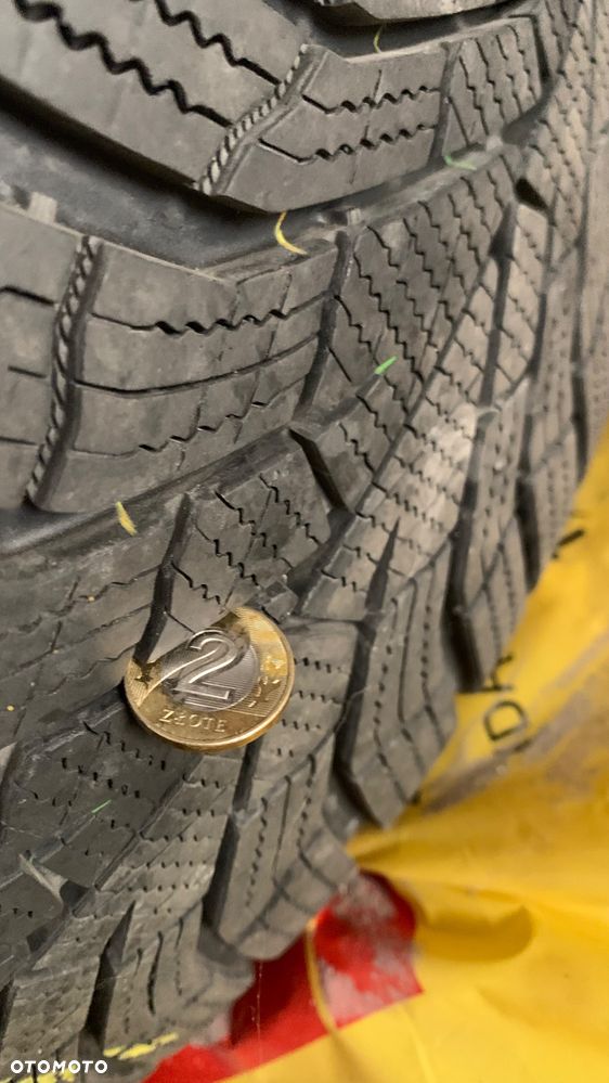 Opony zimowe Kumho wraz z felgami (OE Skoda) - 17