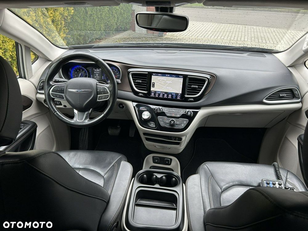 Chrysler Pacifica - 6